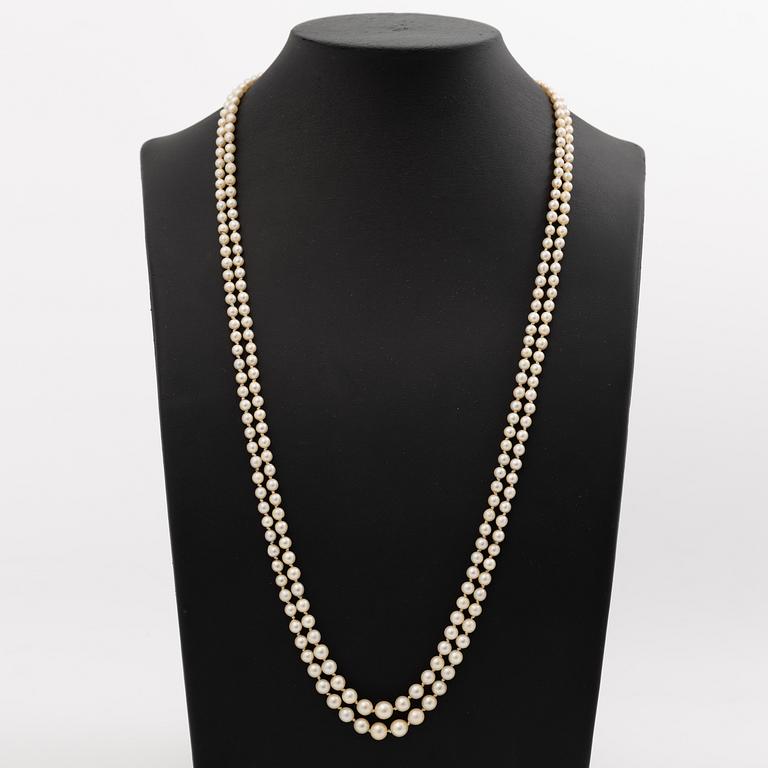 Cultured pearl necklace, double-strand with graduated pearls, Stigbert 18K gold clasp set with a cabochon-cut amethyst.