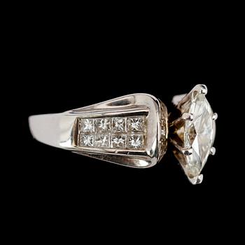 RING, 14 k vitguld, diamanter tot ca 2.0 ct.