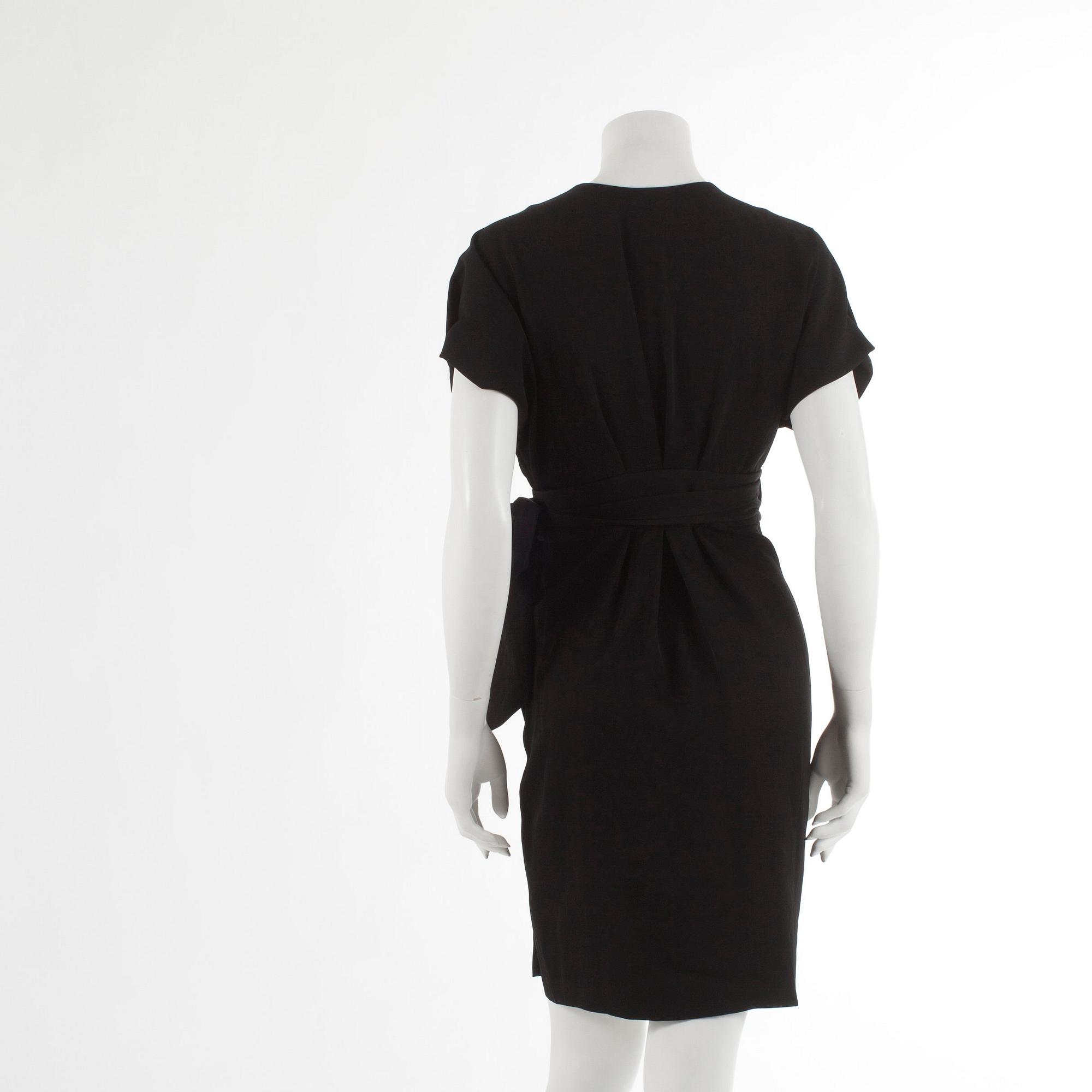 DIANE VON FURSTENBERG, a black wrap dress. Size US 6.