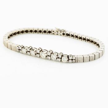 Bracelet 18K white gold with brilliant-cut diamonds.