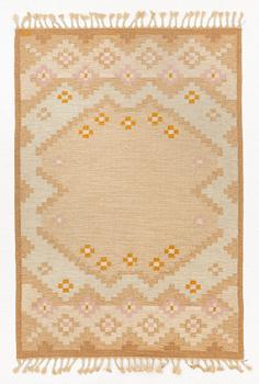 A flat weave rug, signed GG, Gitt Grännsjö-Carlsson, c. 205 x 138 cm.
