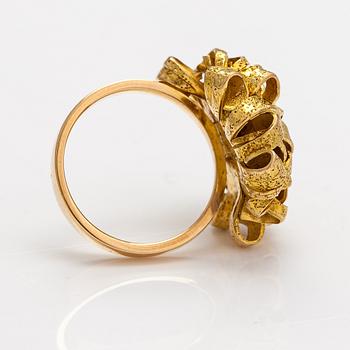 Lotta Orkomies, An 18K gold ring. Tillander, Helsinki 1972.