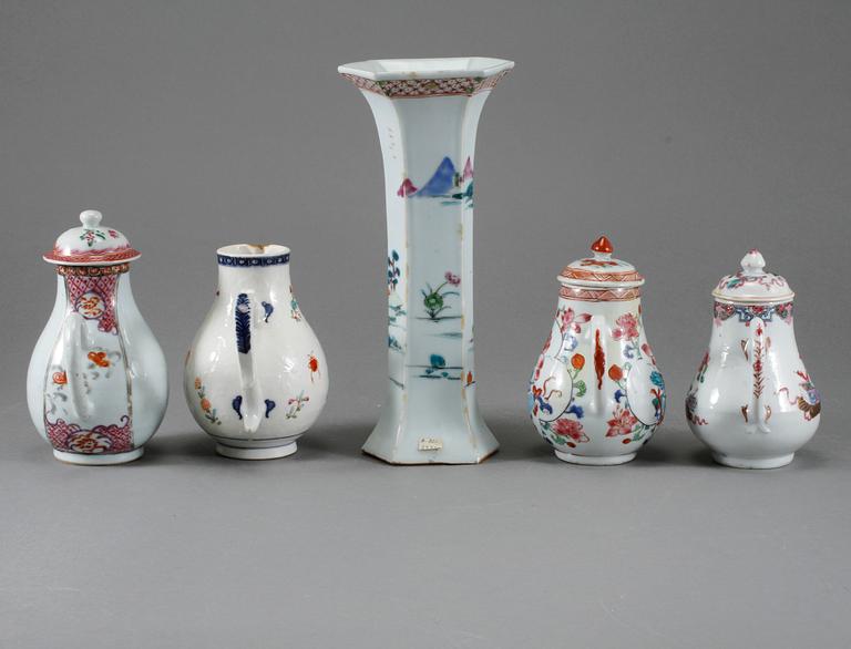 KANNOR, 4 st samt VAS, porslin, Kina, Qianlong, 1736-1795.