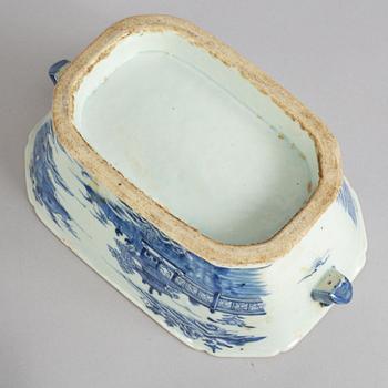 Terrin med lock, kompaniporslin. Qingdynastin, Qianlong (1736-95).