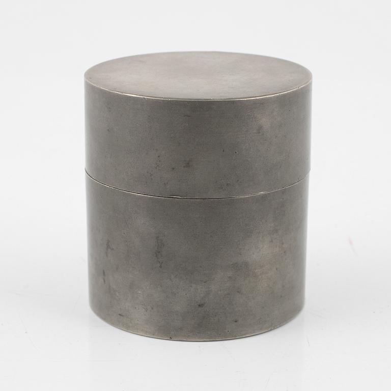 Nils Fougstedt, or Björn Trägårdh (1908-1998), a pewter box with cover, Svenskt Tenn, Stockholm 1932.