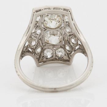 RING med gammalslipade diamanter.