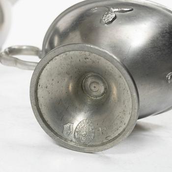 Firma Svenskt Tenn, A pewter coffee service, Stockholm 1927-1931 (3 pieces).