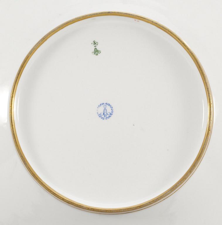 TALLRIK, porslin. Kejserliga porslinsmanufakturen, S:t Petersburg, Alexander II period (1855-81).