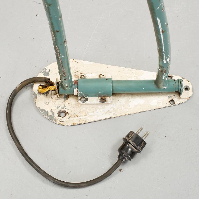 VÄGGLAMPA / INDUSTRILAMPA, "Triplex", Johan-Petter Johansson, 1900-talets mitt.