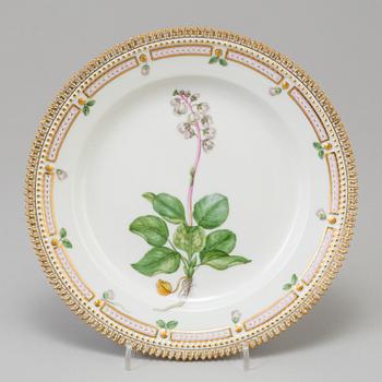 A set of five porcelaine Royal Copenhagen "Flora Danica" plates model #3550.