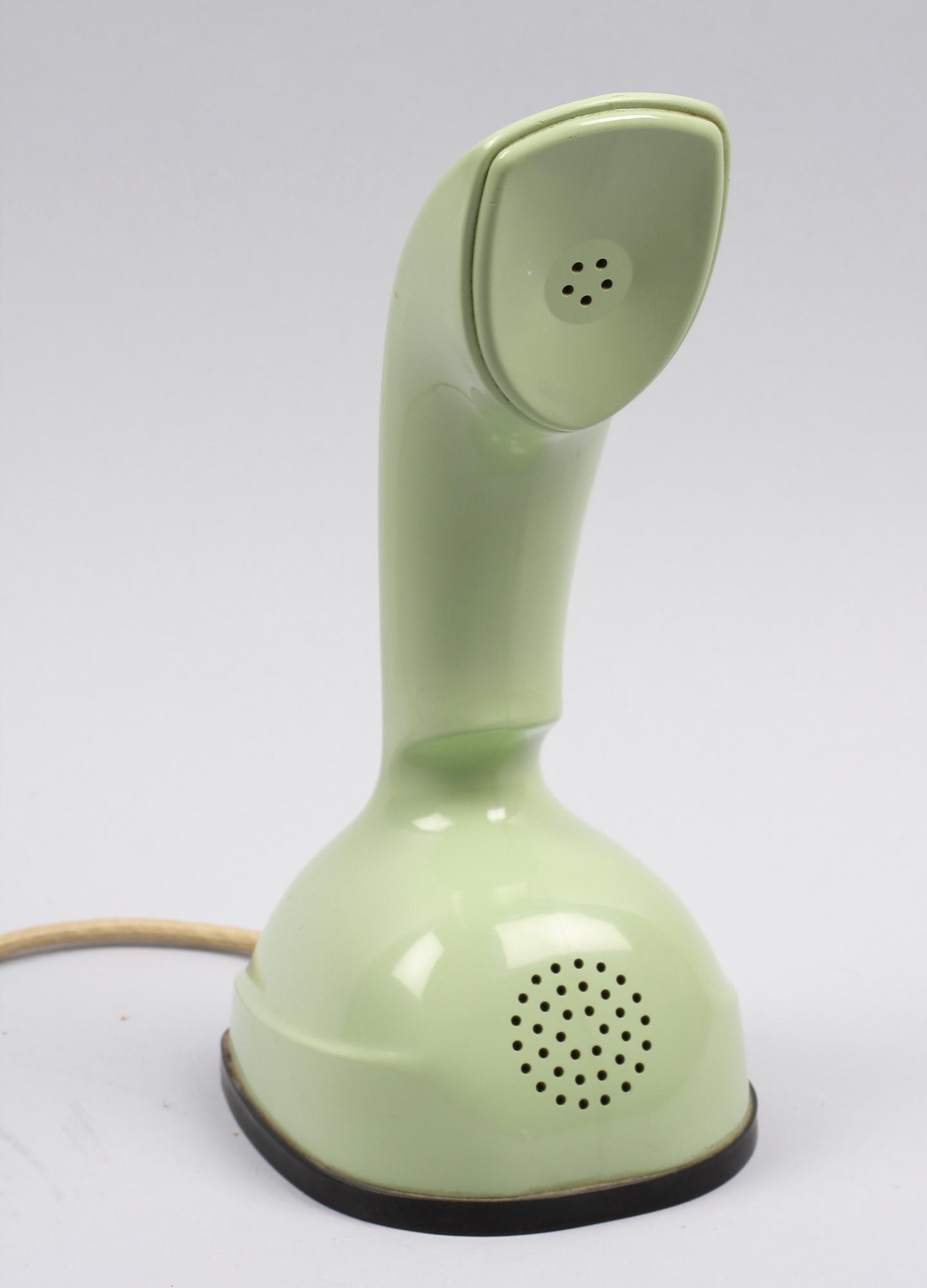 TELEFON. "Ericofonen", s.k. Kobra. Formgiven av Blomberg, Lysell och Thames. 1953-1954.