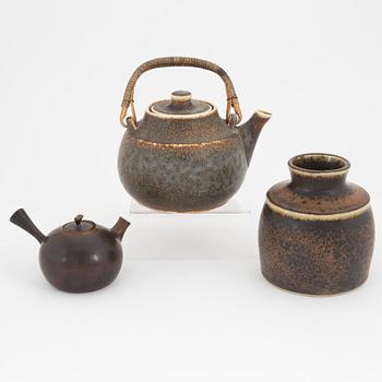 Carl-Harry Stålhane, two stoneware teapots and a bowl, Rörstrand.