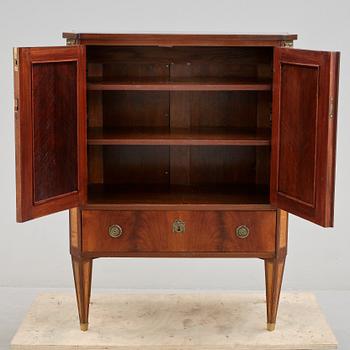 SKÅP, sengustaviansk stil, tidigt 1900-tal.