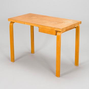 Alvar Aalto, skrivbord, "K81" för O.Y. Huonekalu-ja Rakennustyötehdas A.B. 1900-talets mitt.