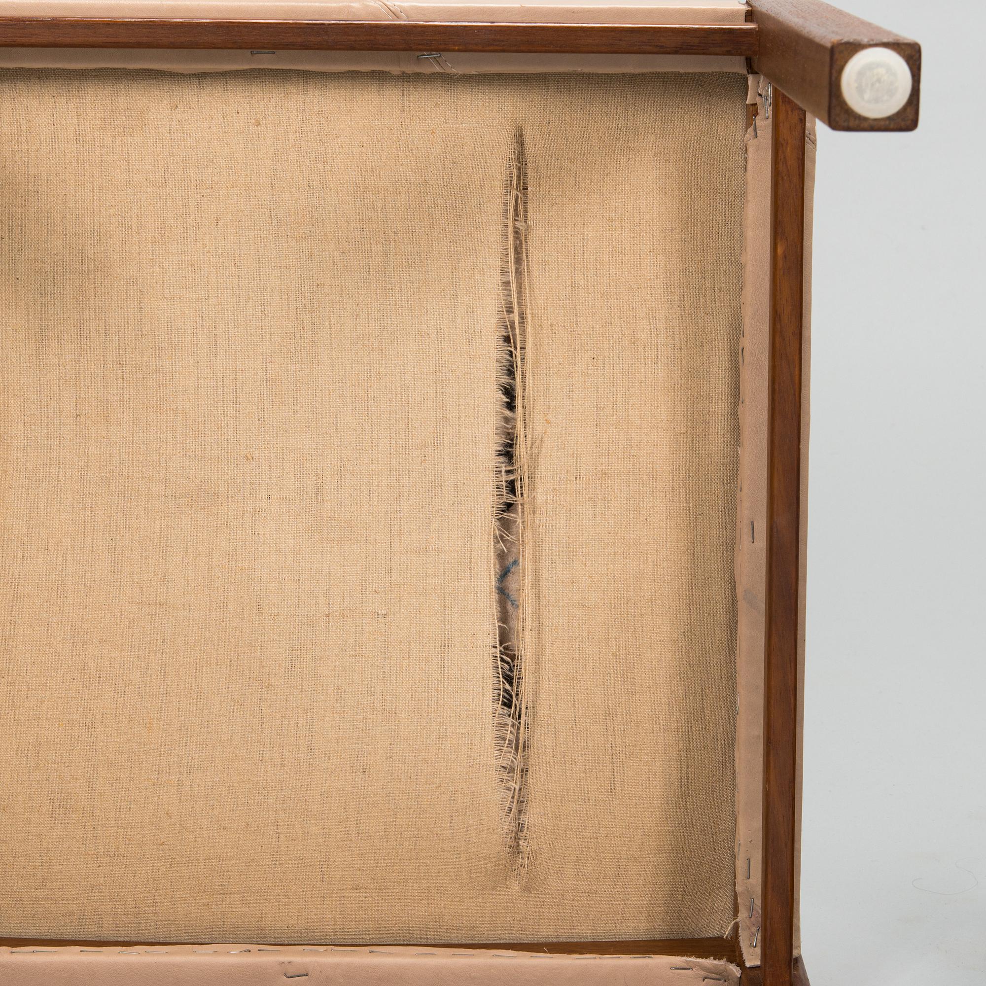 Reino Ruokolainen, soffa och fåtölj, "Tupa" (Stuga) och pall ur H-modellen, för Haimi, 1960-tal.