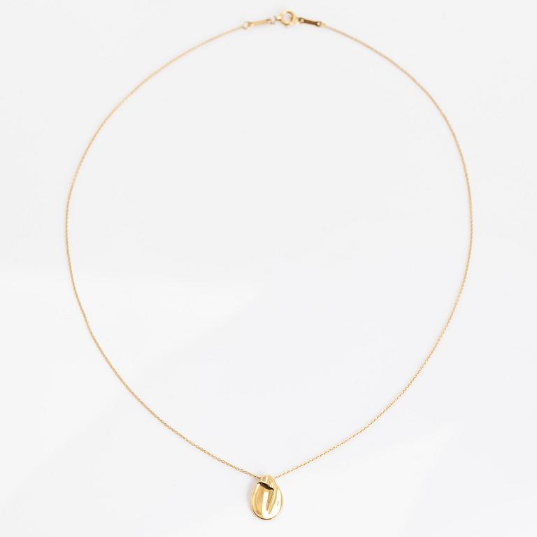 Tiffany & Co, Elsa Peretti, a 18K yellow gold 'Madonna' necklace.