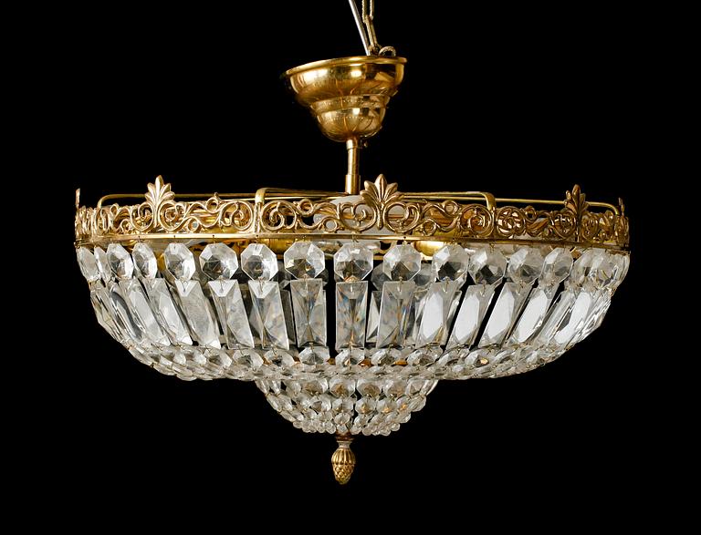 TAKPLAFOND, kristall och mässing, Reijmyre, 1900-talets andra hälft. Diam 35.