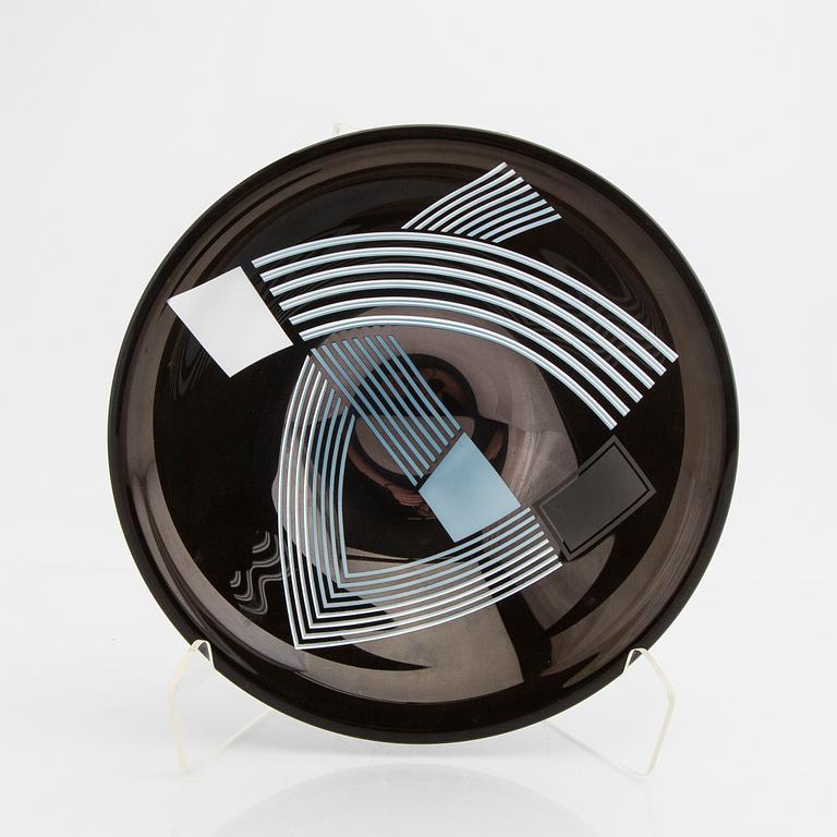 Klas Göran Tinbäck, a glass bowl signed and dated 1988.