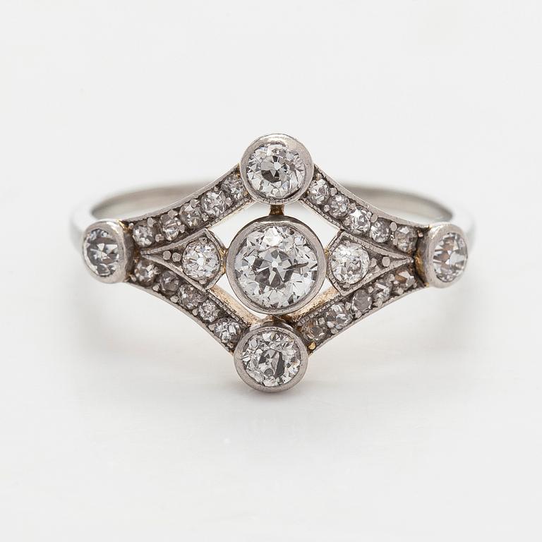 Ring, art deco, guld och gammalslipade diamanter.