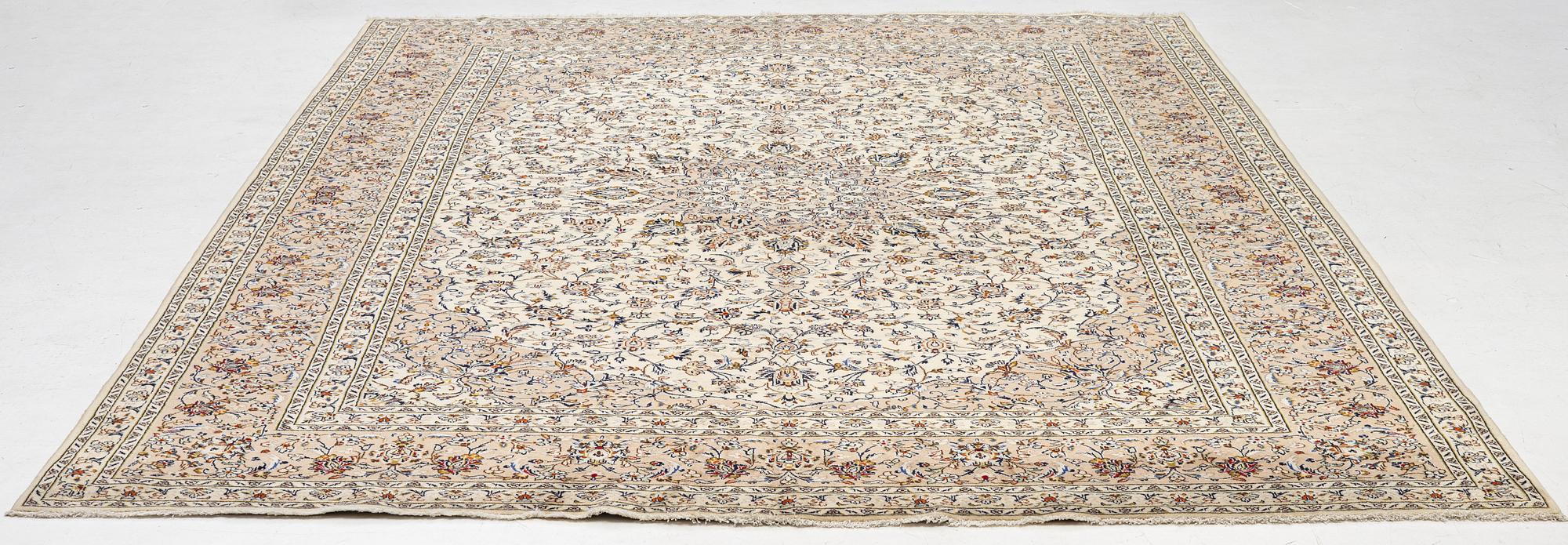 Matta, Keshan, ca 402 x 300 cm.