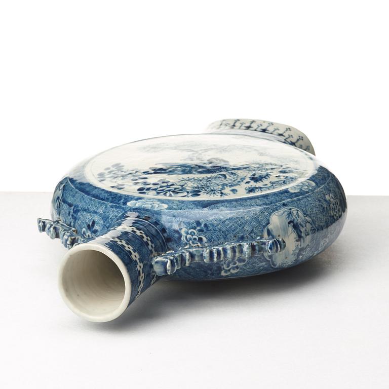 A blue and white moon flask, Qing dynasty, 19th Century.