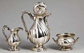 KAFFESERVIS, 3 delar, silver, CG Hallberg, 1917. Svenska importstämplar.