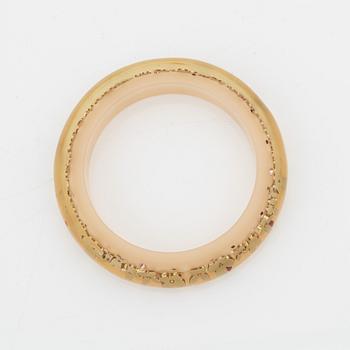 Louis Vuitton, inclusion bangle.