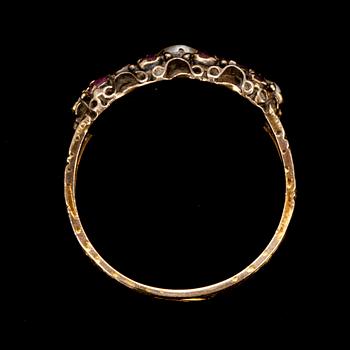 RING, 15 k guld, England, Birmingham 1905. Pärlor och granater, 2,2 g.