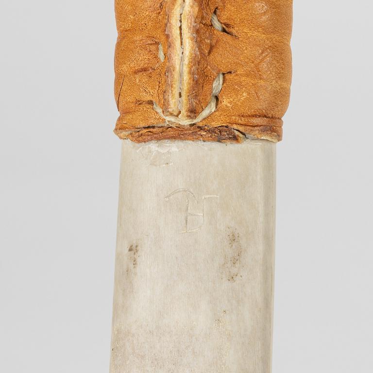 A reindeer horn knife by Per Henrik Simma, signed.