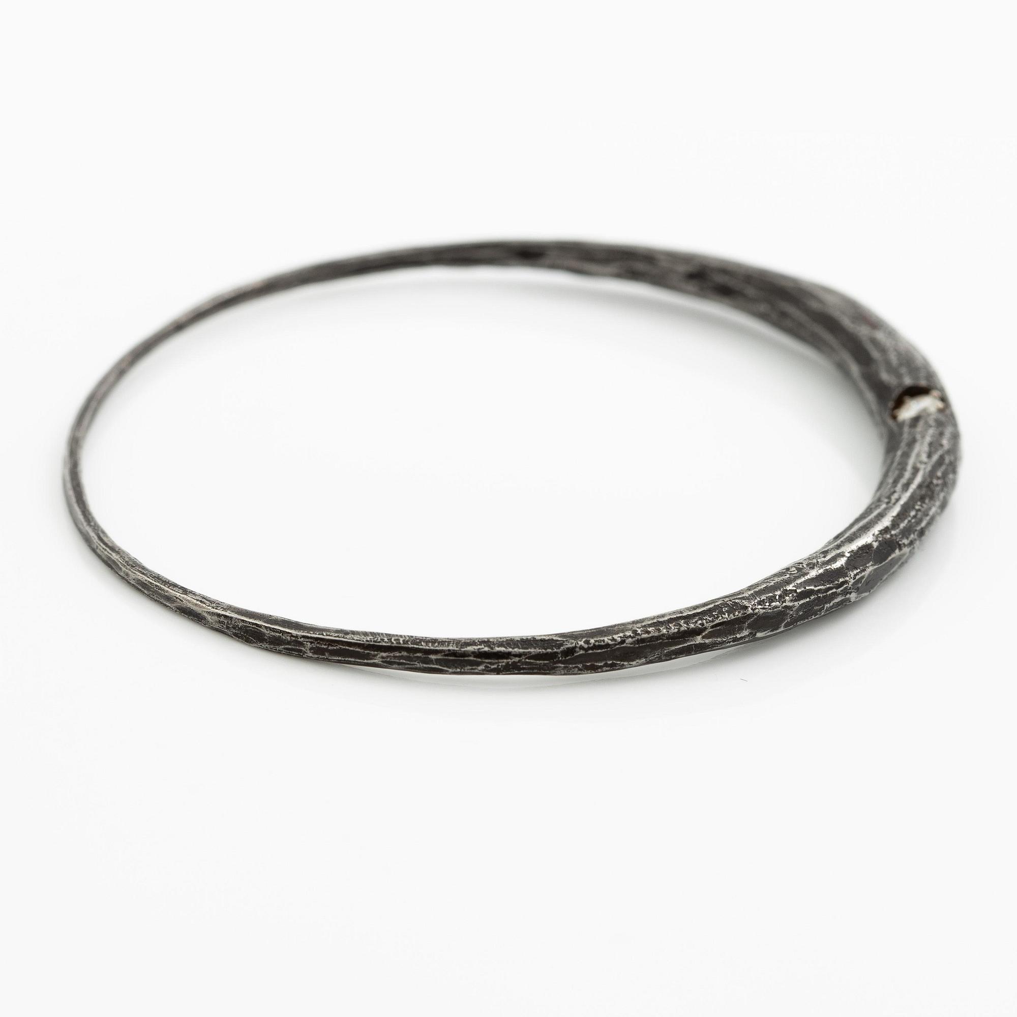 PA Lundahl-Terrs, a necklace and a bracelet, iron and round brilliant-cut diamonds.