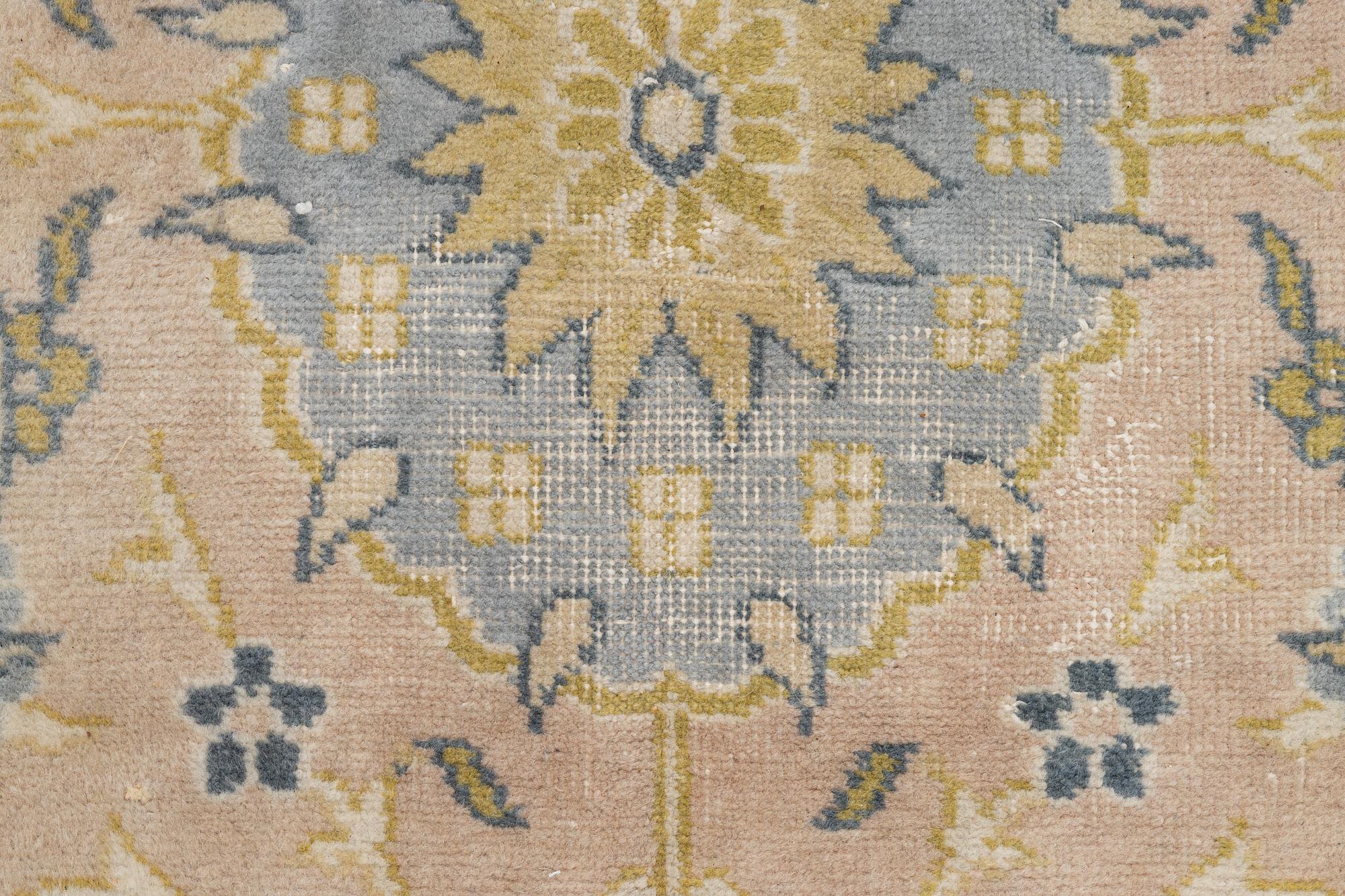 Rug, Eastern Europe, Smyrna pattern. 520 x 355 cm.