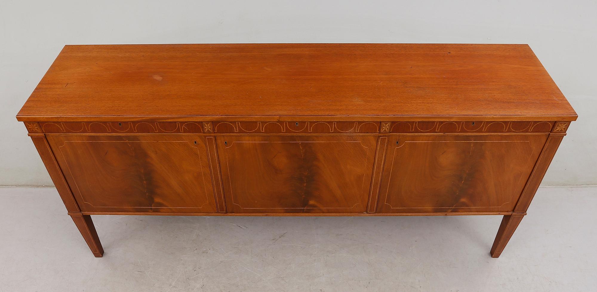 SIDEBOARD, 1900-talets första hälft.
