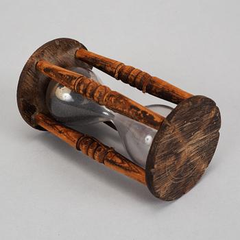 An hourglass, wooden frame, 18th/19th century.