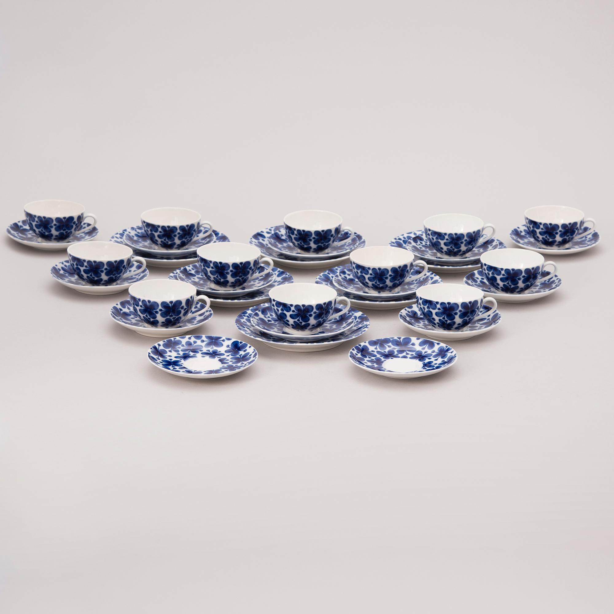 MARIANNE WESTMAN, ASTIASTO, 30 osaa, posliinia, "Mon Amie", Rörstrand, 1950-1987.