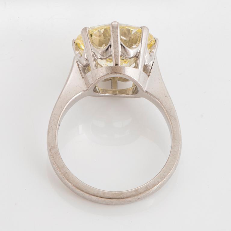 An 18K white gold ring set with a round brilliant-cut diamond ca 6.50 cts quality ca Light Yellow vvvs -vs.