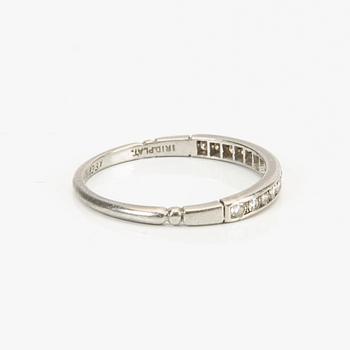 Tiffany & Co rong platinum brilliant-cut diamonds approx 0,15 ct in total, size 54.