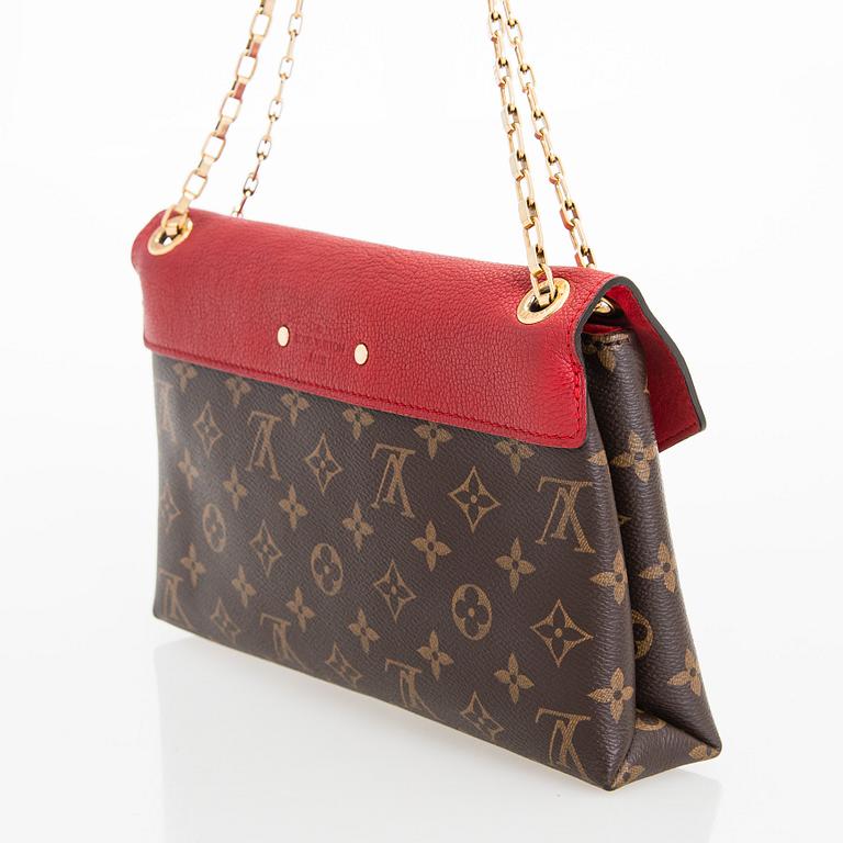 Louis Vuitton, a Monogram Canvas "Pallas Chain" bag.