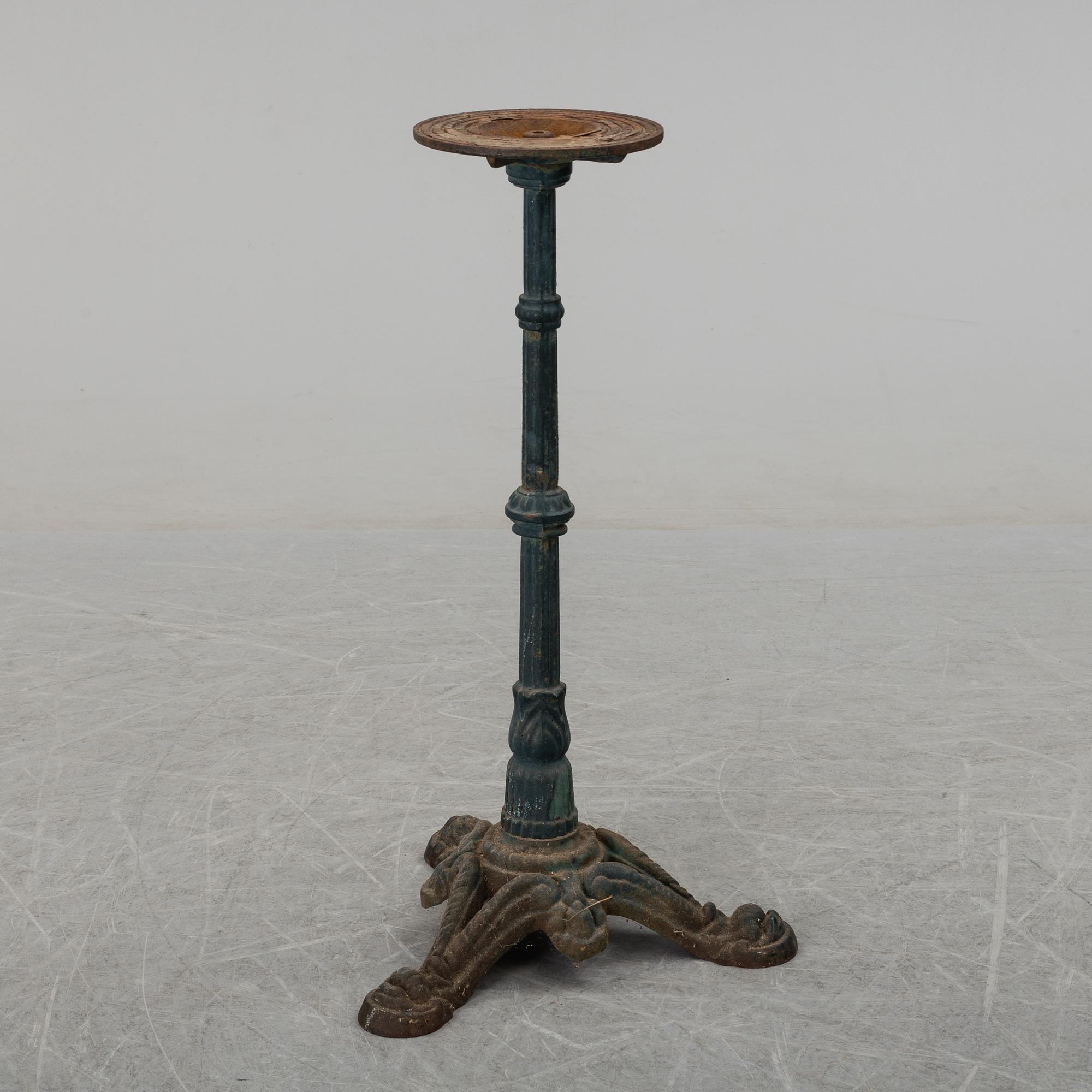 Cast iron stands, 20th century.