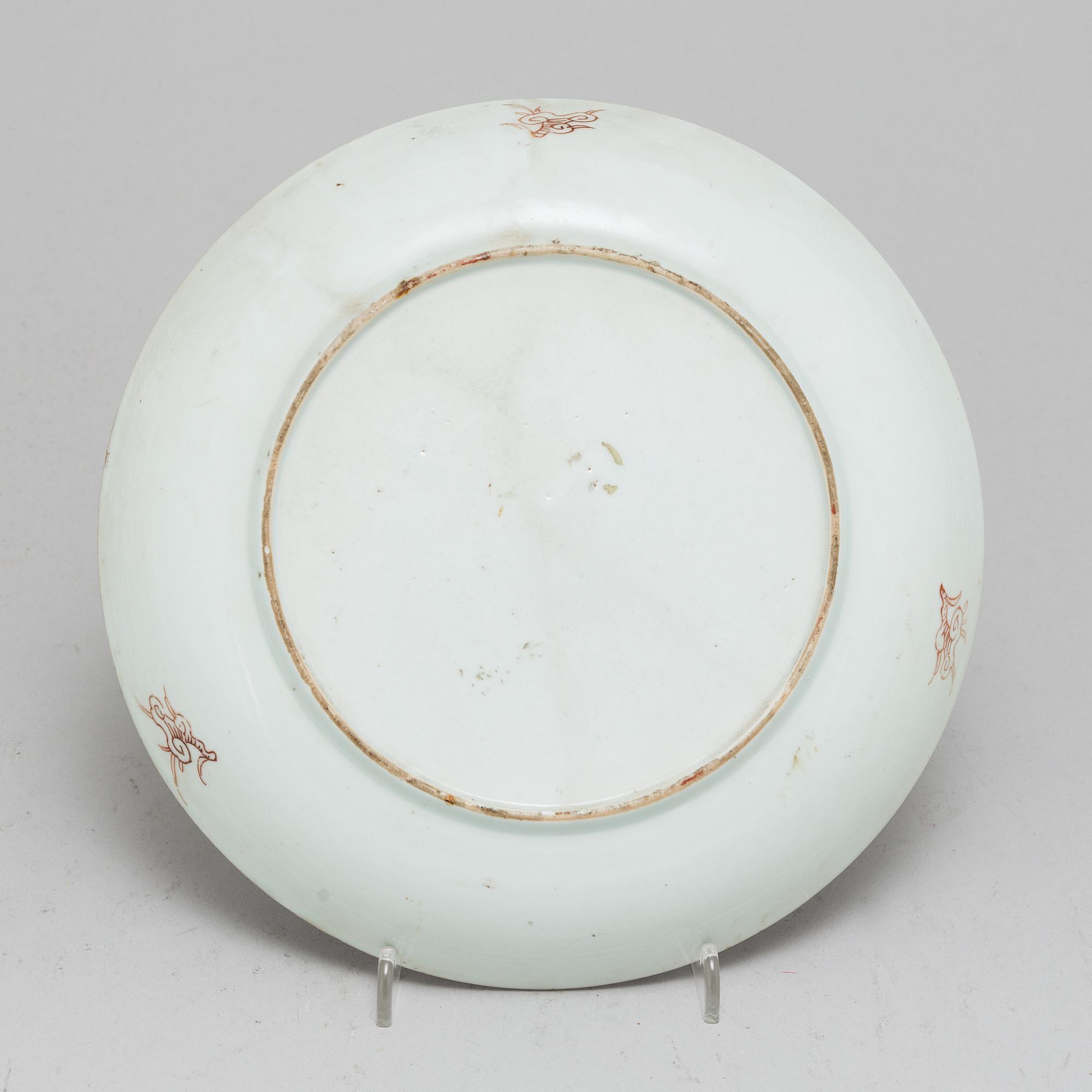 A famille rose export porcelain dish, Qing dynasty, 18th century.