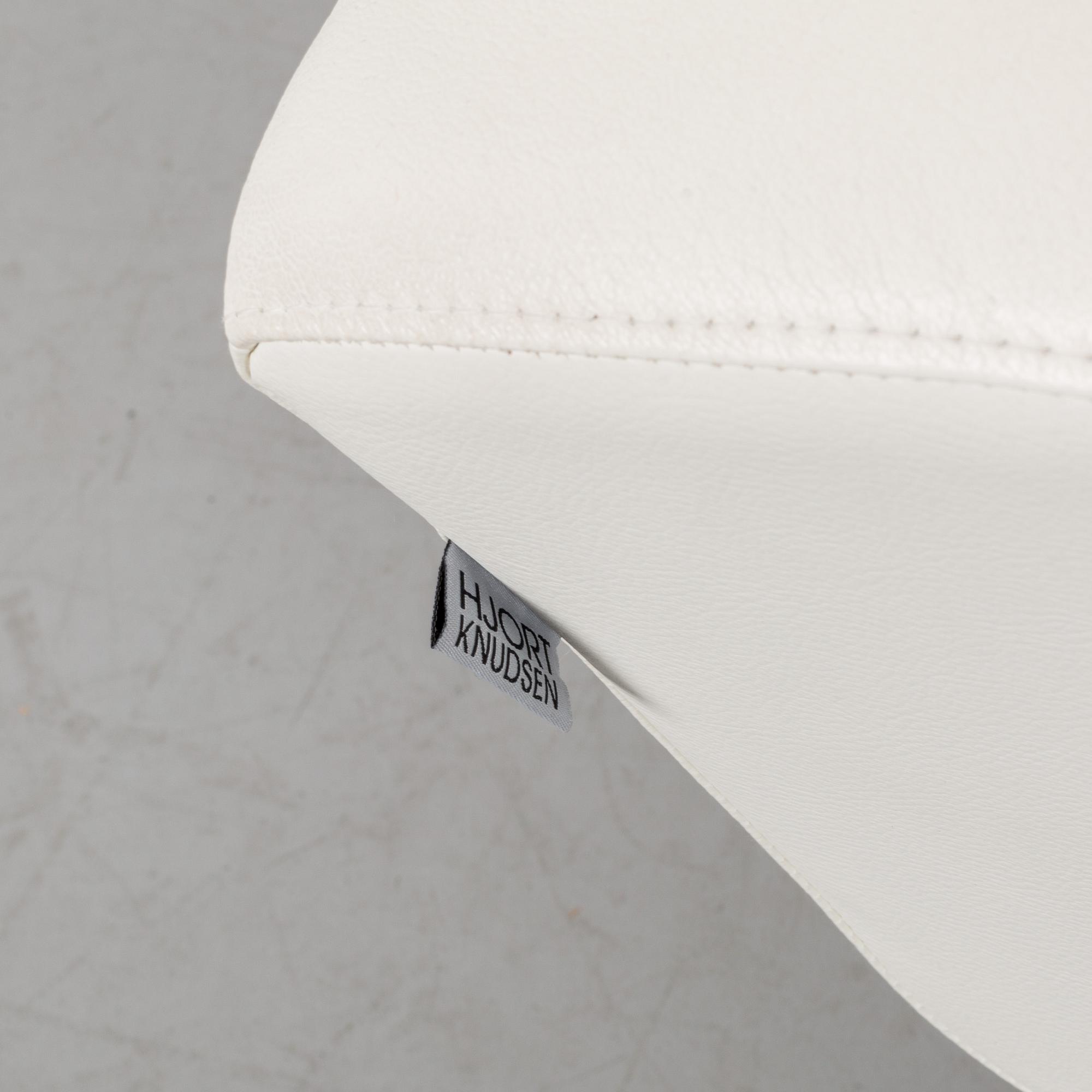 A HJORT KNUDSEN "OPUS" SWIVEL CHAIR. 21TH CENTURY.