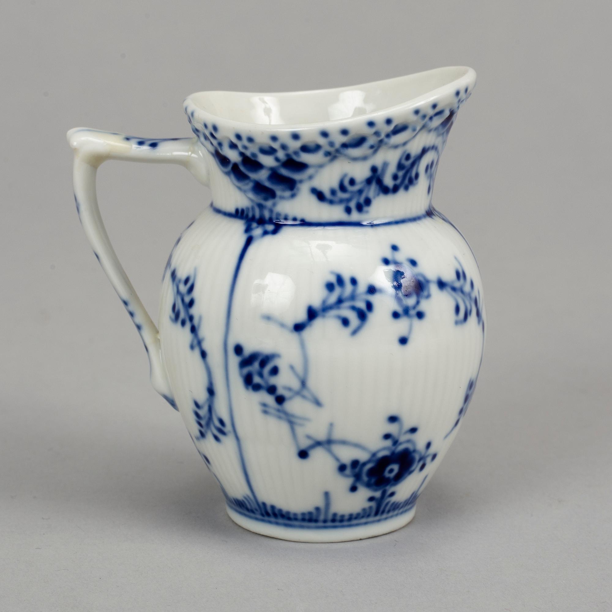 Royal Copenhagen, a 'Musselmalet' part service, Denmark (14 pieces).