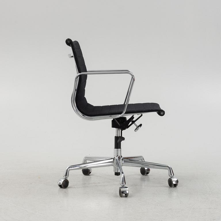 Charles & Ray Eames, an 'EA 117' swivel chair, Vitra.