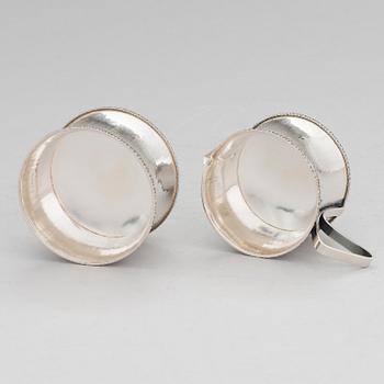 LJUSSTAKE, SOCKERSKÅL och GRÄDDSNÄCKA, silver, Pirkan-Kulta oy, Tammerfors 1964 och 1966.
