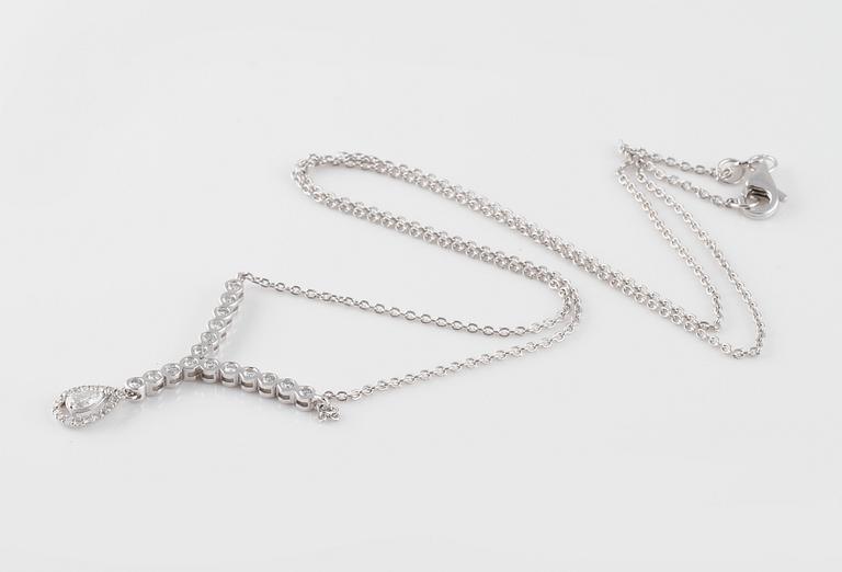 COLLIER, 18K vitguld med dropp- och briljantslipade diamanter ca 0.40 ct. Vikt 3,1 gram.