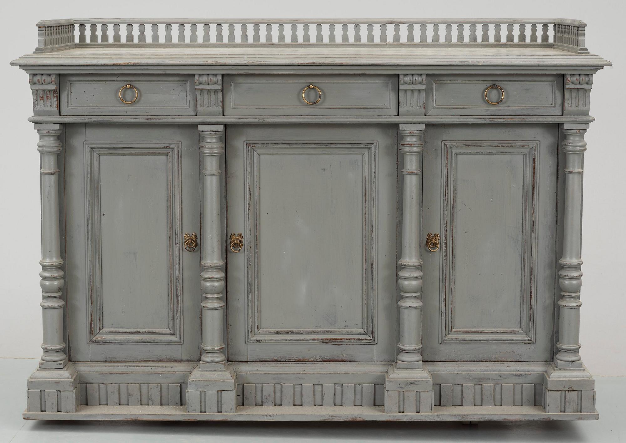 SKÅP, renässansstil. 1900-tal.