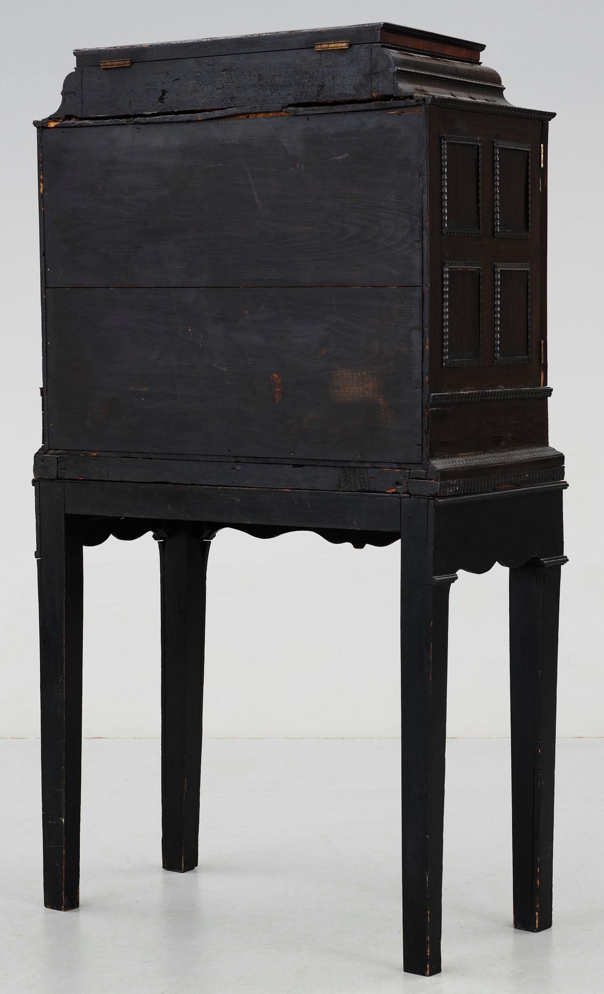 KABINETTSKÅP, barockstil, 1800-talets slut.