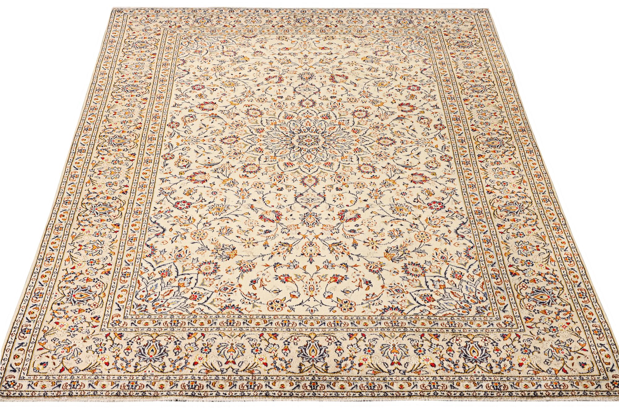 A Kashan carpet, c. 300 x 198 cm.