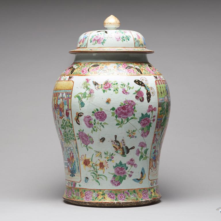 A large famille rose Canton vase with cover, Qing dynasty, late 19th century.