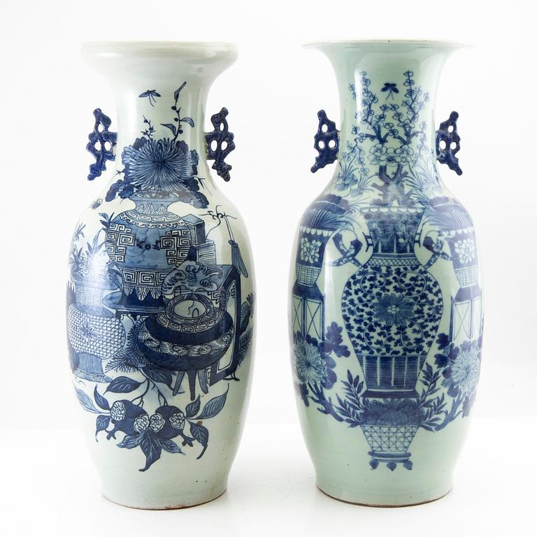 Two Chinese blue and white 'antiques and precious objects' vases, 20th century.