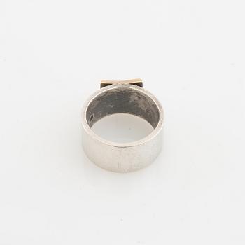 Claes Liljeroth, Ring of silver and 18K gold.